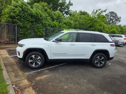 More photos of 2022 Jeep Grand Cherokee 4xe at Hyundai Warner Robins, GA