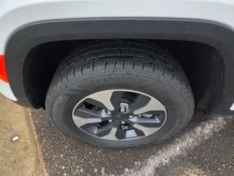 More photos of 2022 Jeep Grand Cherokee 4xe at Hyundai Warner Robins, GA