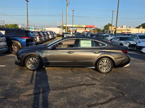 More photos of 2026 Hyundai Sonata Hybrid SEL at Hyundai Warner Robins, GA