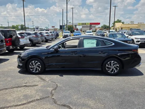 More photos of 2026 Hyundai Sonata Hybrid Blue at Hyundai Warner Robins, GA