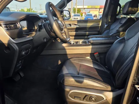 More photos of 2024 Jeep Wagoneer L Series II at Hyundai Warner Robins, GA