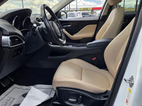 More photos of 2019 Jaguar F-PACE 25t at Hyundai Warner Robins, GA