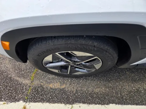 More photos of 2025 Hyundai Tucson SEL at Hyundai Warner Robins, GA