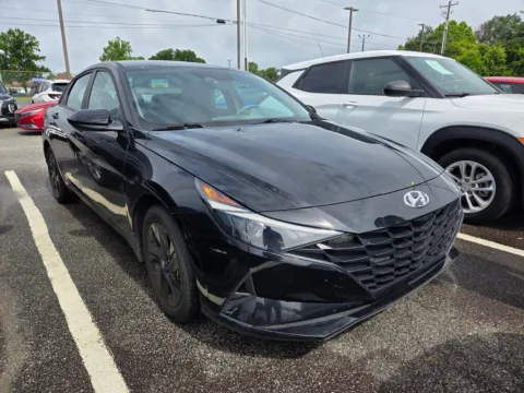 Black 2023 Hyundai Elantra SEL for sale in Warner Robins, GA