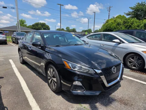 Black 2021 Nissan Altima 2.5 SV for sale in Warner Robins, GA