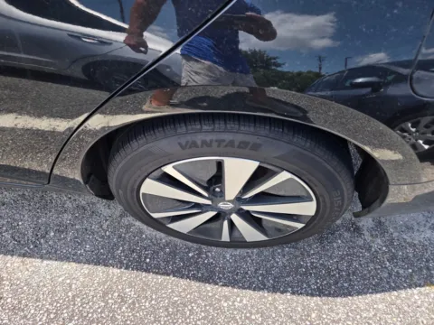 More photos of 2021 Nissan Altima 2.5 SV at Hyundai Warner Robins, GA