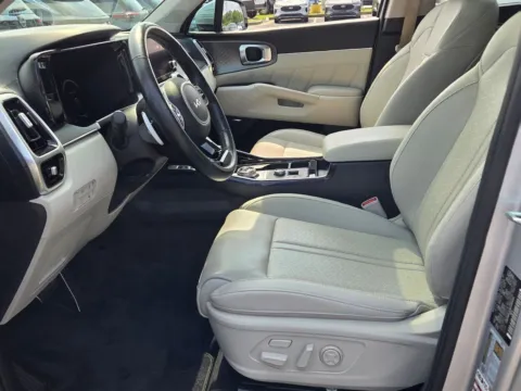 More photos of 2022 Kia Sorento Plug-In Hybrid SX Prestige at Hyundai Warner Robins, GA