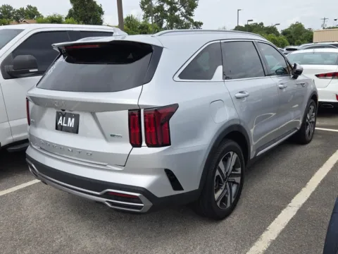 More photos of 2022 Kia Sorento Plug-In Hybrid SX Prestige at Hyundai Warner Robins, GA