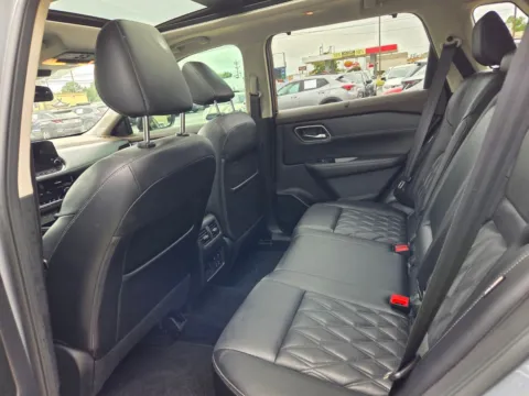 More photos of 2021 Nissan Rogue Platinum at Hyundai Warner Robins, GA