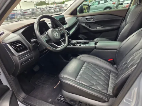 More photos of 2021 Nissan Rogue Platinum at Hyundai Warner Robins, GA