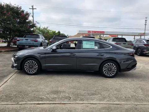 More photos of 2026 Hyundai Sonata Hybrid SEL at Hyundai Warner Robins, GA