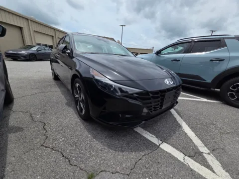 Black 2023 Hyundai Elantra SEL for sale in Warner Robins, GA