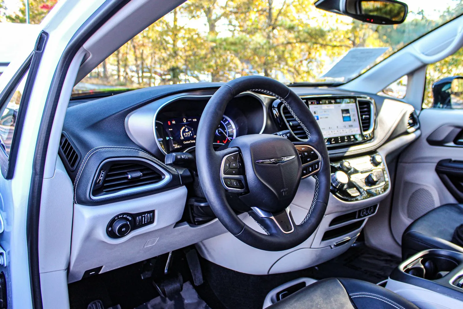2024 Chrysler Pacifica PHEV Select - Photo 21