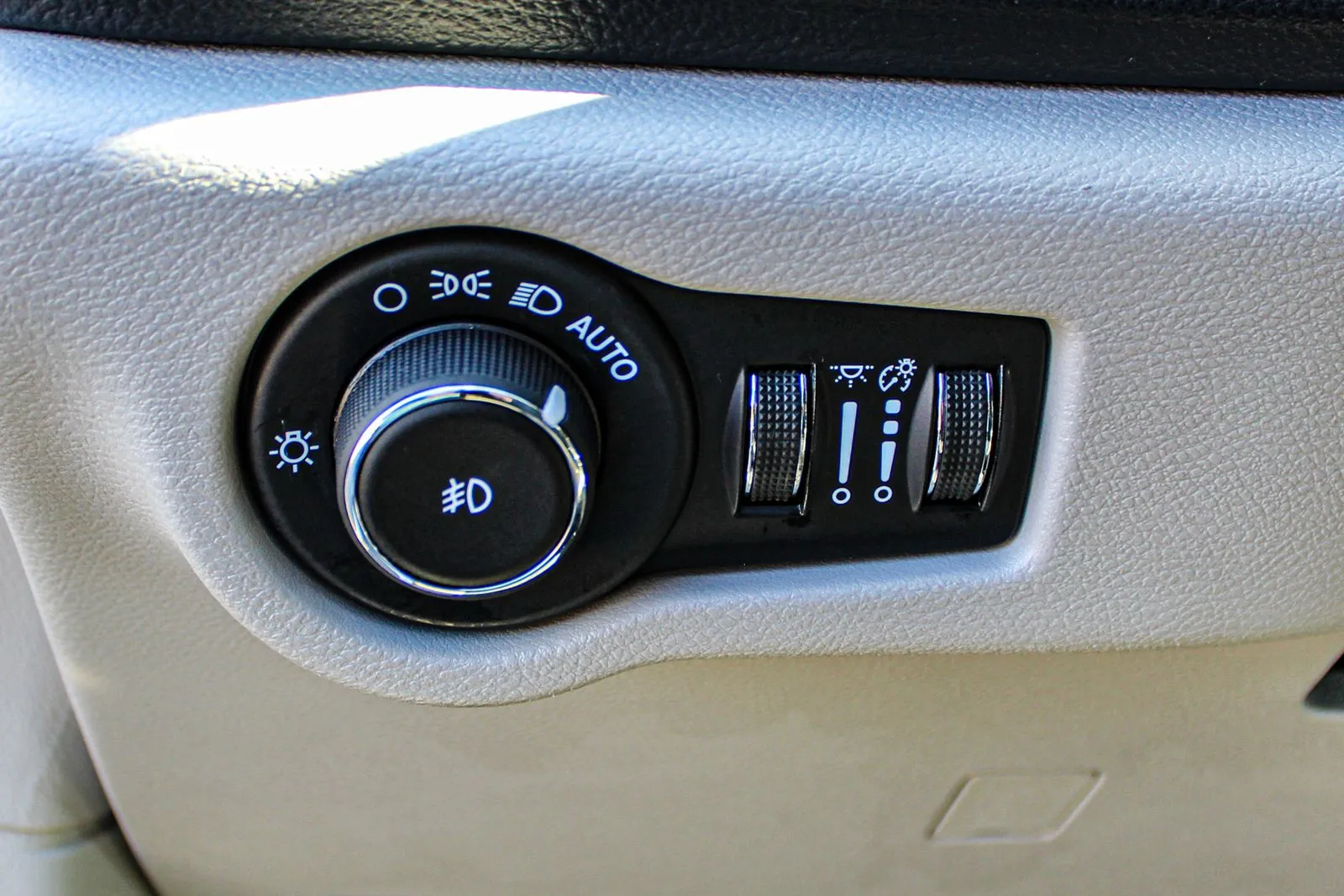 2024 Chrysler Pacifica PHEV Select - Photo 29
