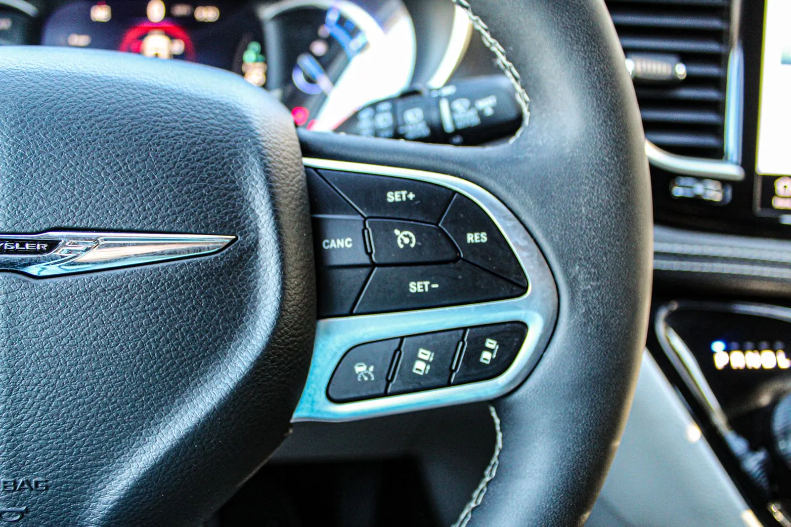 2024 Chrysler Pacifica PHEV Select - Photo 25