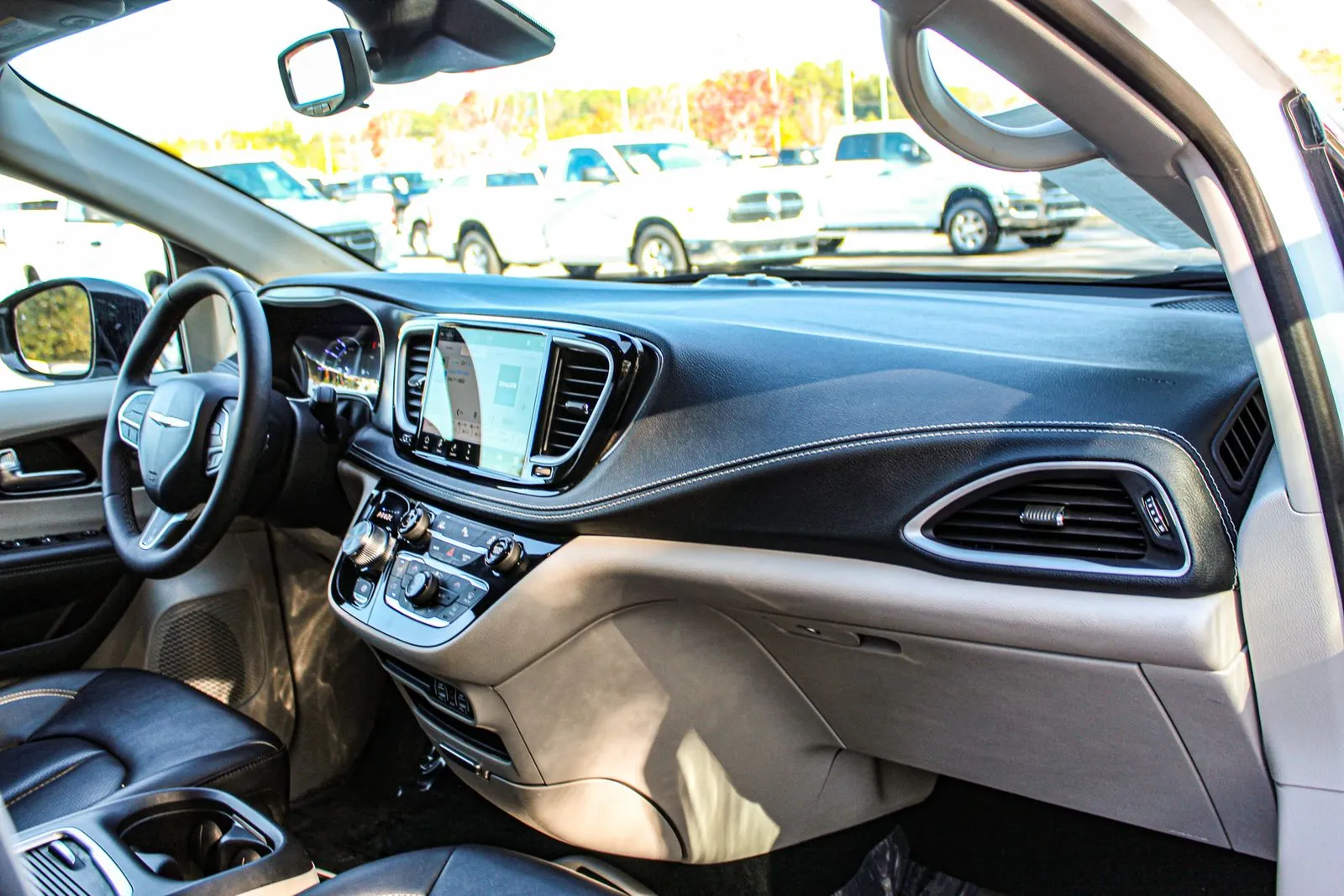 2024 Chrysler Pacifica PHEV Select - Photo 22