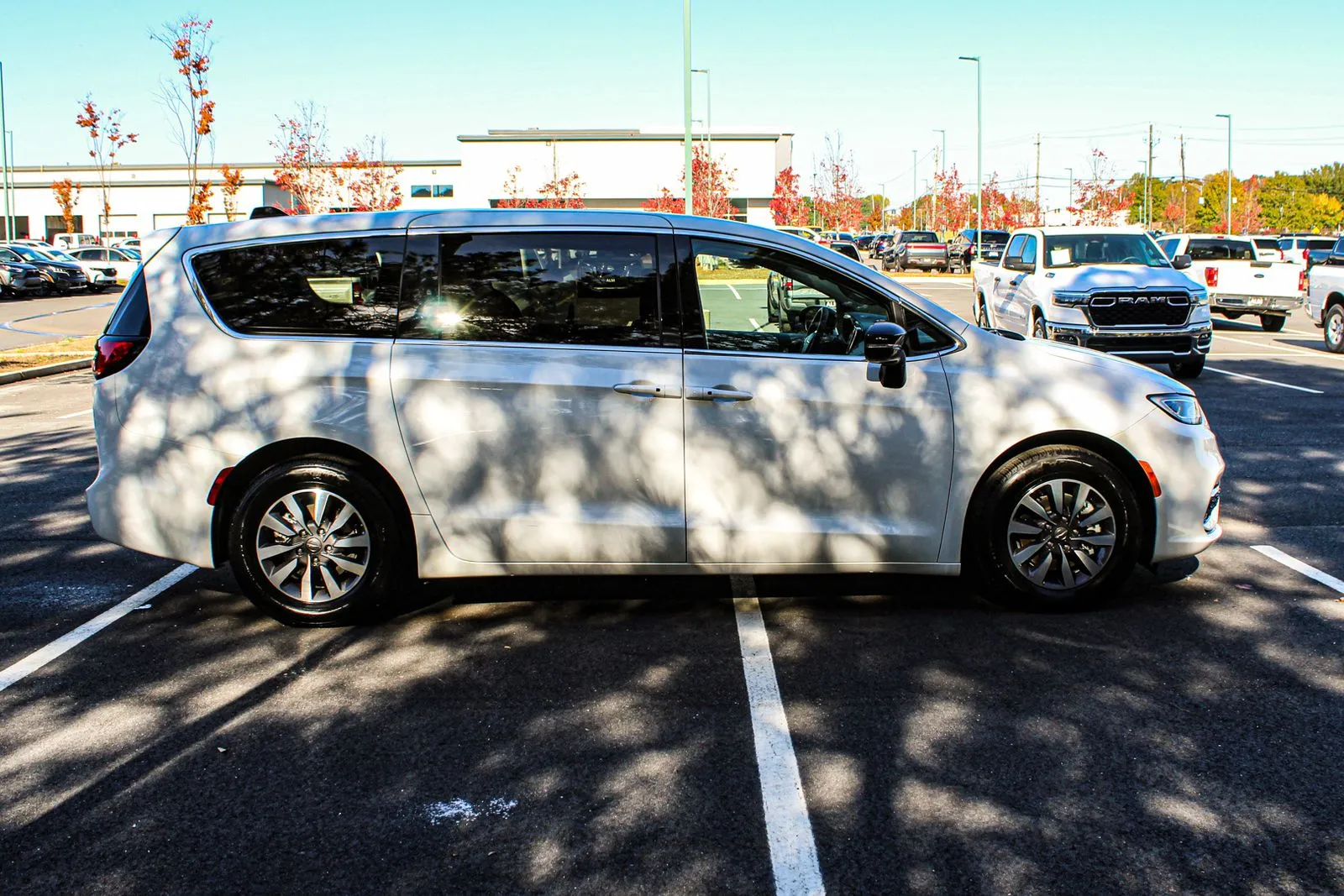 2024 Chrysler Pacifica PHEV Select - Photo 7