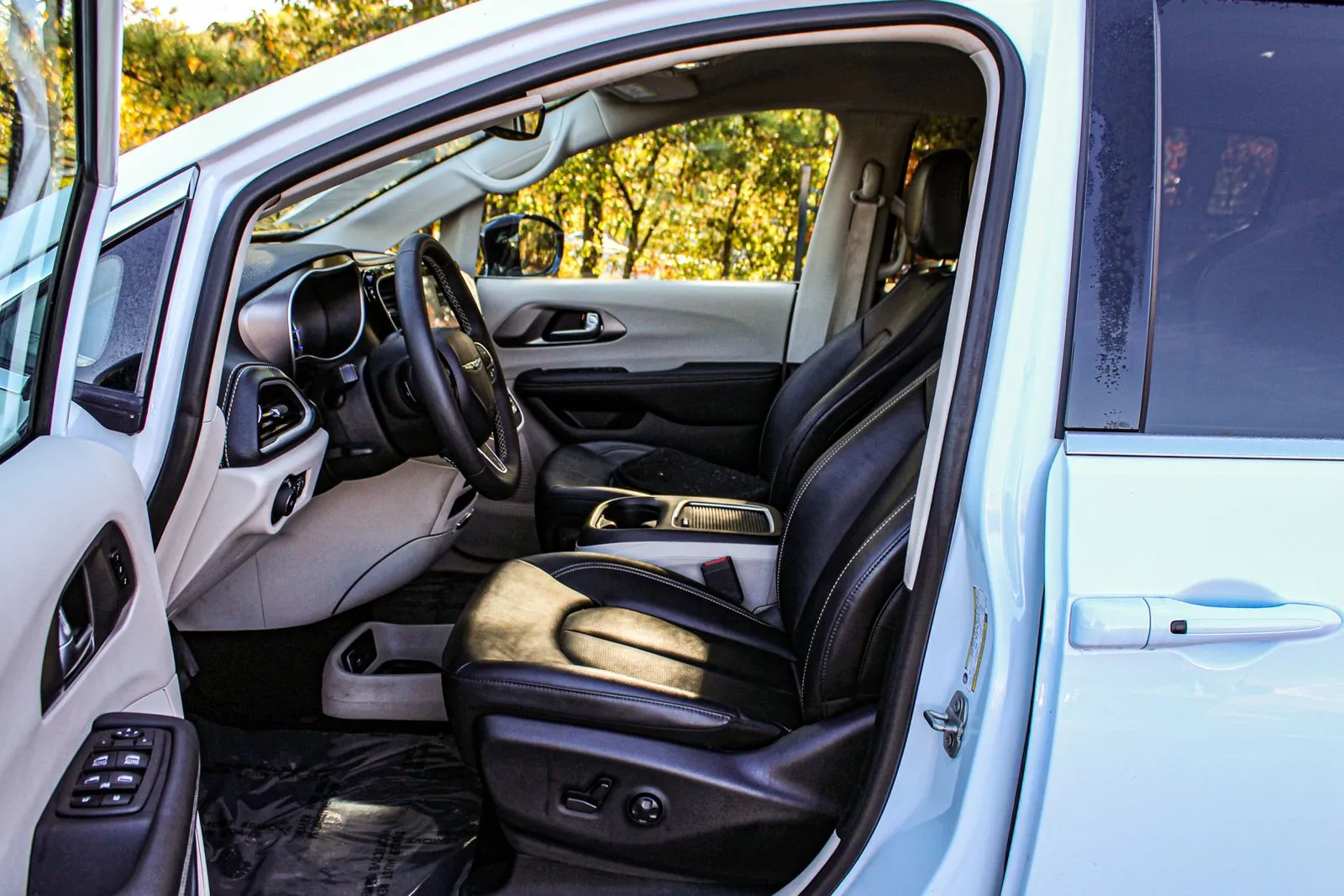 2024 Chrysler Pacifica PHEV Select - Photo 14