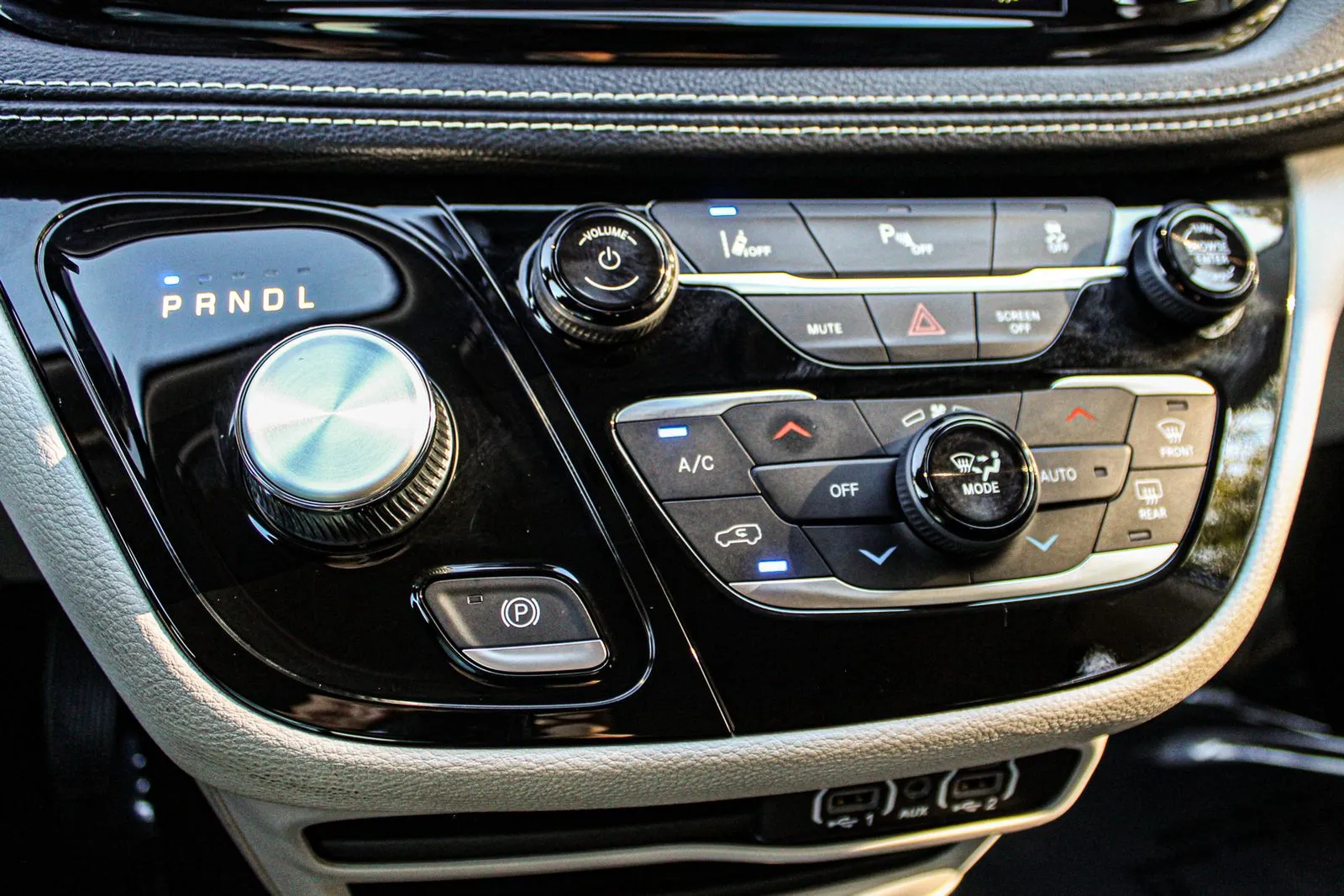 2024 Chrysler Pacifica PHEV Select - Photo 35