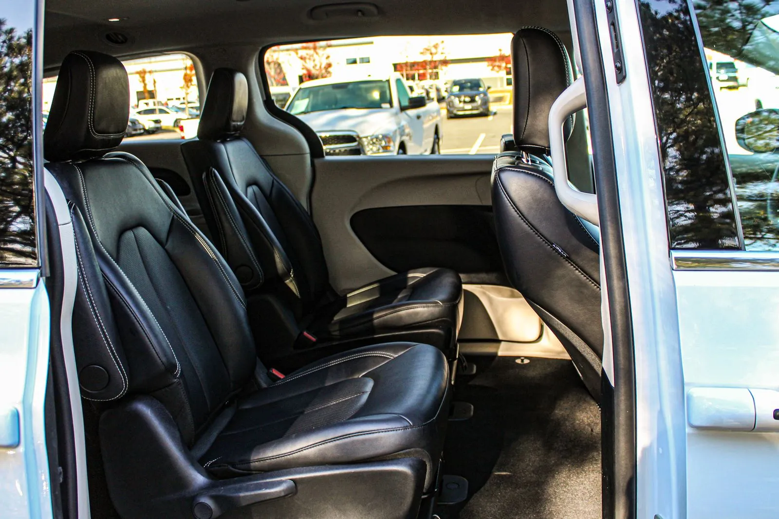 2024 Chrysler Pacifica PHEV Select - Photo 18