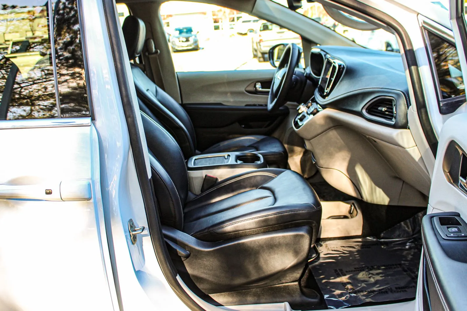2024 Chrysler Pacifica PHEV Select - Photo 19