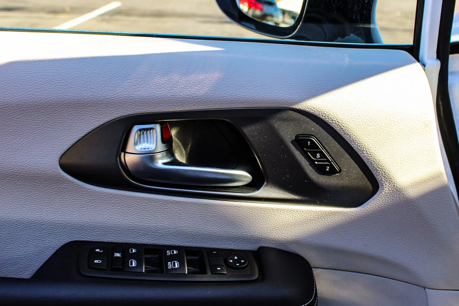 2024 Chrysler Pacifica PHEV Select - Photo 37