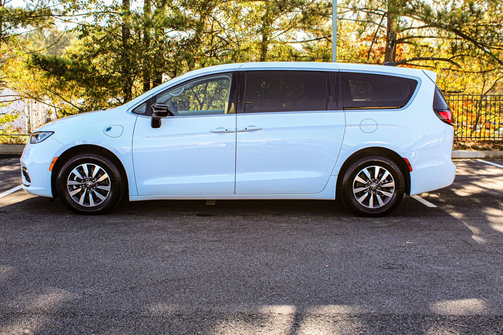2024 Chrysler Pacifica PHEV Select - Photo 6