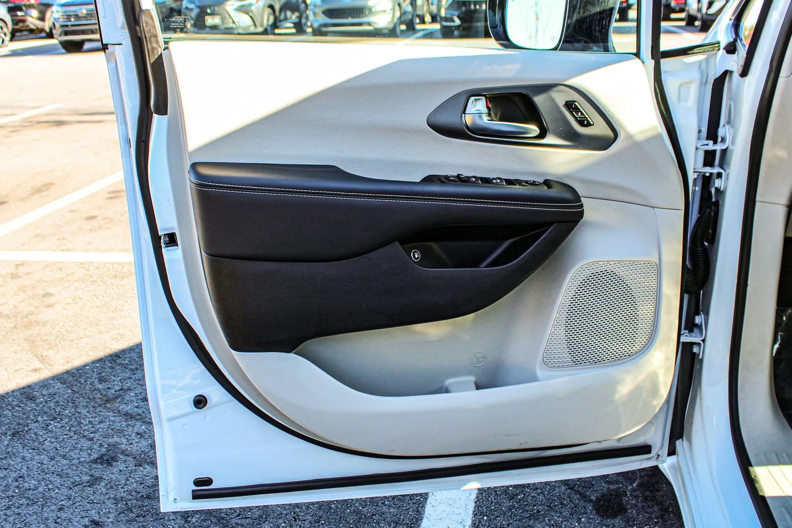 2024 Chrysler Pacifica PHEV Select - Photo 36