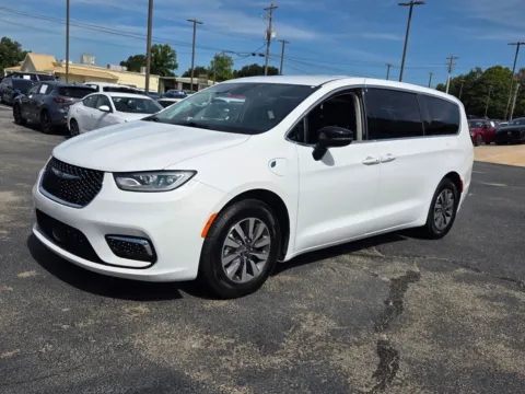Another view of 2024 Chrysler Pacifica Hybrid Select for sale in Warner Robins, GA at Hyundai Warner Robins