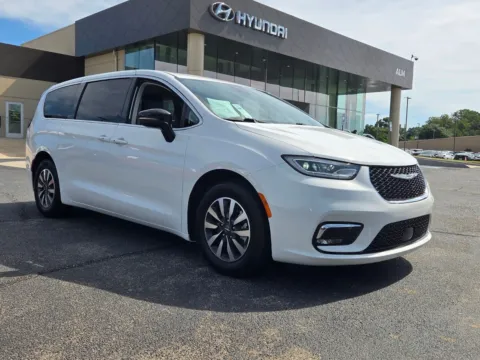 White 2024 Chrysler Pacifica Hybrid Select for sale in Warner Robins, GA