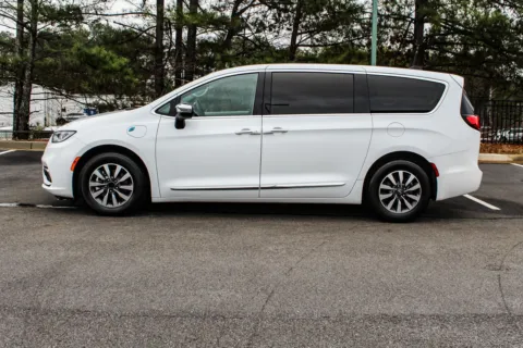 More photos of 2023 Chrysler Pacifica Hybrid Limited at Hyundai Warner Robins, GA