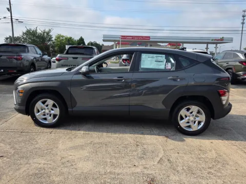 More photos of 2027 Hyundai Kona SE at Hyundai Warner Robins, GA