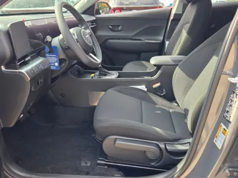 More photos of 2027 Hyundai Kona SE at Hyundai Warner Robins, GA
