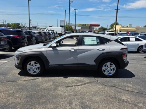 More photos of 2027 Hyundai Kona SE at Hyundai Warner Robins, GA