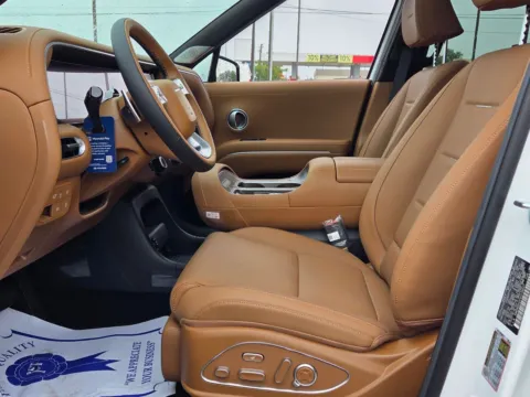 More photos of 2027 Hyundai Palisade Calligraphy at Hyundai Warner Robins, GA