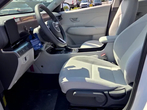 More photos of 2027 Hyundai Kona SE at Hyundai Warner Robins, GA