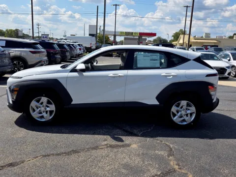 More photos of 2027 Hyundai Kona SE at Hyundai Warner Robins, GA