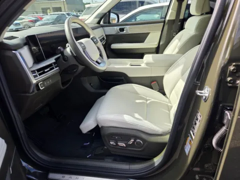 More photos of 2025 Hyundai Santa Fe Calligraphy at Hyundai Warner Robins, GA