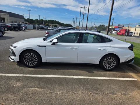 More photos of 2024 Hyundai Sonata Hybrid Limited at Hyundai Warner Robins, GA