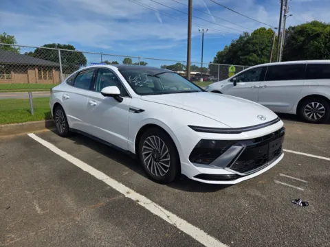 White 2024 Hyundai Sonata Hybrid Limited for sale in Warner Robins, GA