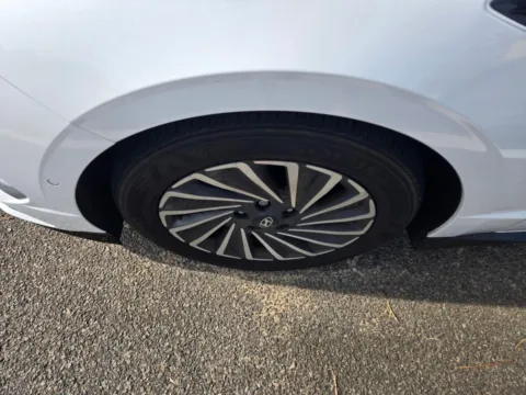 More photos of 2024 Hyundai Sonata Hybrid Limited at Hyundai Warner Robins, GA