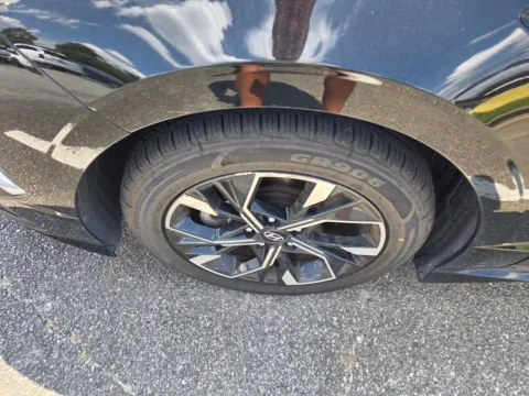 More photos of 2024 Hyundai Sonata SEL at Hyundai Warner Robins, GA