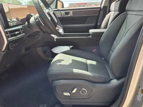 More photos of 2027 Hyundai Santa Fe Hybrid SEL at Hyundai Warner Robins, GA