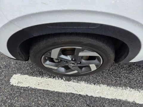 More photos of 2021 Hyundai Venue SEL at Hyundai Warner Robins, GA