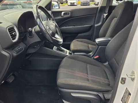 More photos of 2021 Hyundai Venue SEL at Hyundai Warner Robins, GA
