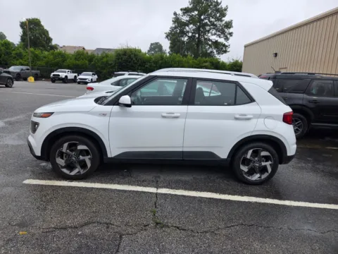 More photos of 2021 Hyundai Venue SEL at Hyundai Warner Robins, GA