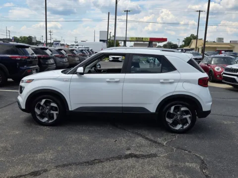 More photos of 2021 Hyundai Venue SEL at Hyundai Warner Robins, GA
