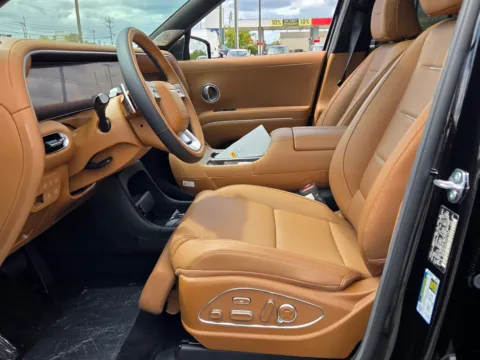 More photos of 2026 Hyundai Palisade Hybrid Calligraphy at Hyundai Warner Robins, GA