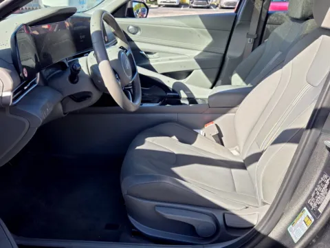 More photos of 2025 Hyundai Elantra SEL Convenience at Hyundai Warner Robins, GA