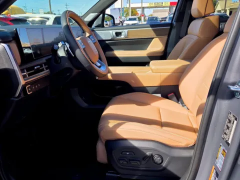 More photos of 2027 Hyundai Santa Fe Calligraphy at Hyundai Warner Robins, GA